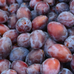 Cukierki śliwka w czekoladzie – jak powstaje ten klasyczny przysmak?