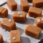 Cukierki toffi – z czego powstają i dlaczego są tak kremowe?
